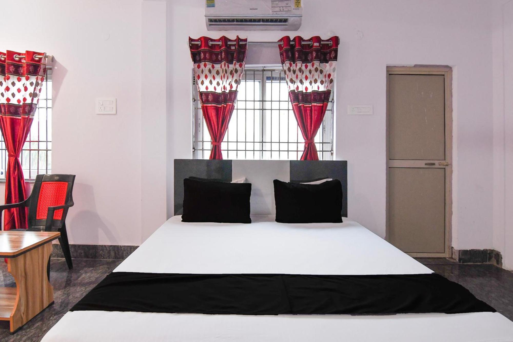 Hotel O Silk City Palace Brahmapur Bagian luar foto